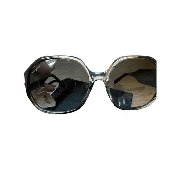 Salvatore Ferragamo NWT SF943S Sunglasses in Grey Gradient - Picture 4 of 10